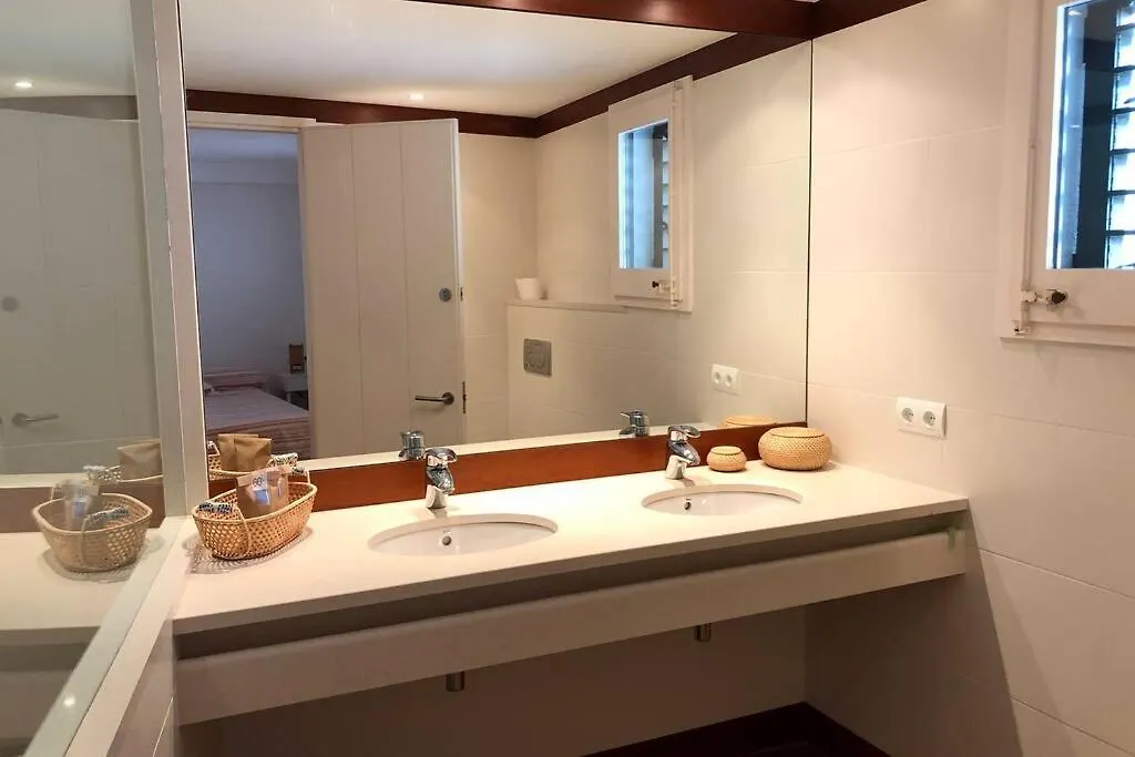 Roques - Casa En Primera Linea De Mar En Cadaques